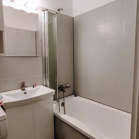 아파트 Lovely In A Quiet Area 포즈난